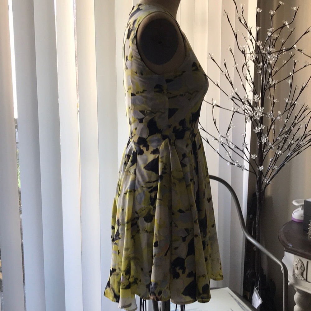 DRESS🌼💛 - Picture 4 of 8